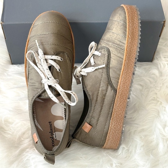 COOL PLANET By Steve Madden Women's Lounge Lace-Up Cozy Puffer Sneakers. Size 10 - Picture 5 of 11